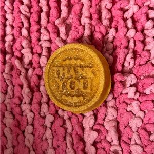 RARE LUSH COSMETICS VALENTINES LOVE TOKEN REUSABLE BUBBLE BAR (last available)